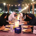 UAE Residents Share Iftar Meals in Community Parks